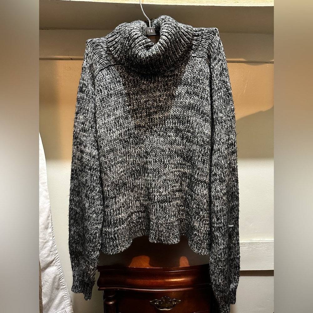 Forever 21 Turtle Sweater - Gray - Size Large
